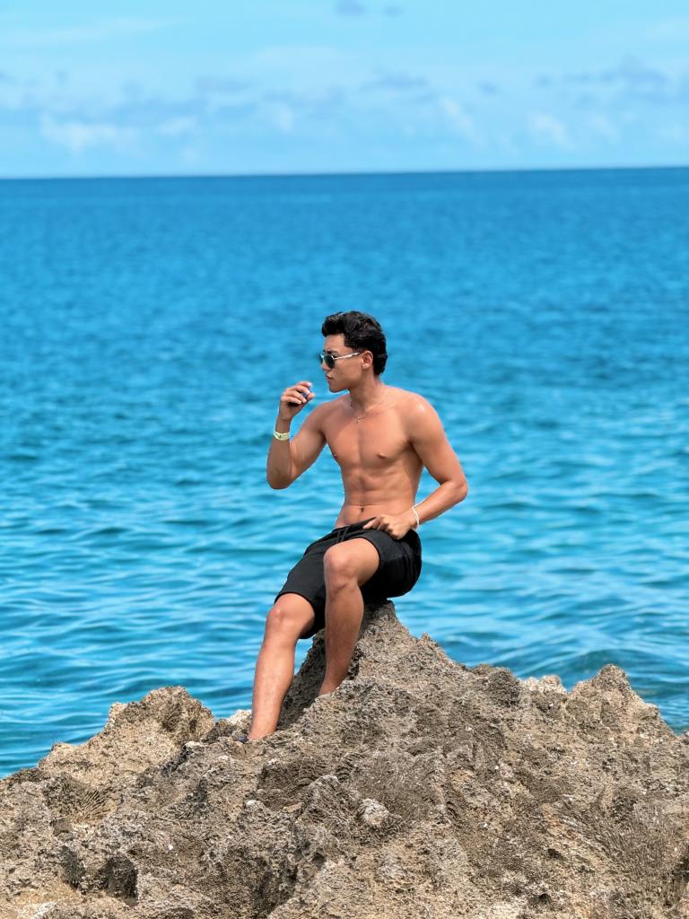 610349222: Chico busca chica en Ibiza