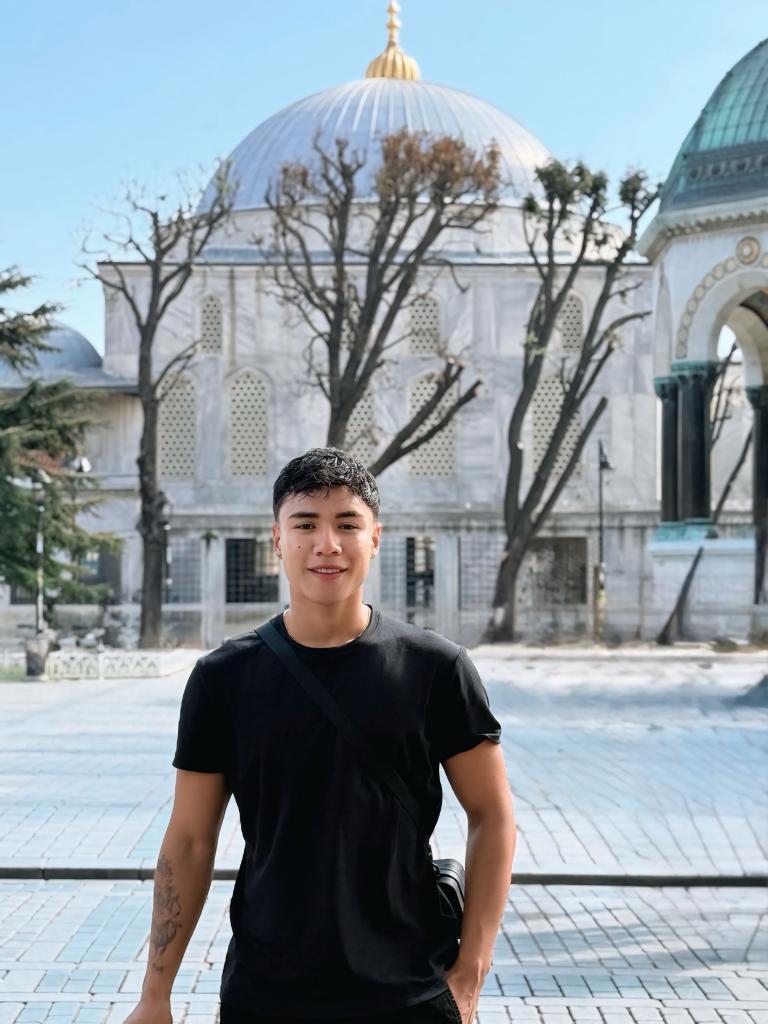 Chico busca chica en Ibiza: 