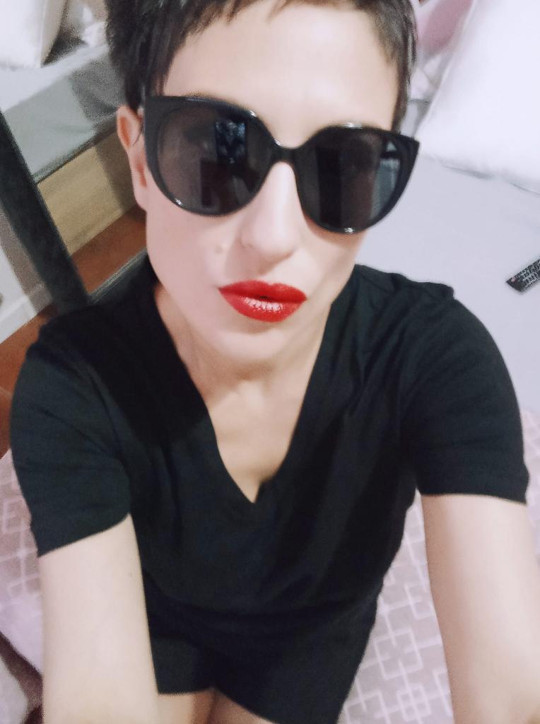 653352583: Chica busca chico en Sevilla