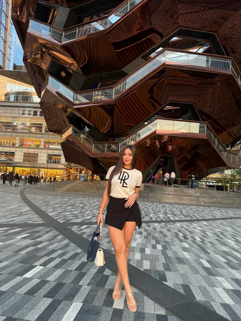 660790186: Chica busca chico en Sevilla