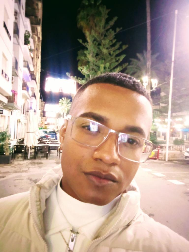 641884530: Chico busca chica en Alicante