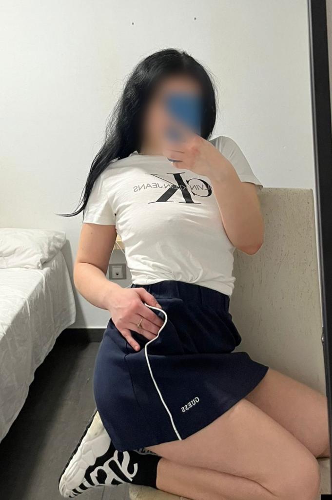 602810993: Chica busca chico en Gerona