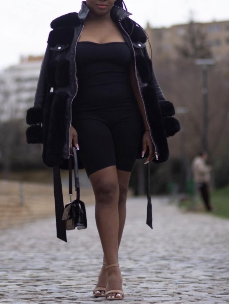 678951447: Chica busca chico en Málaga