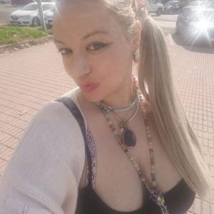 613958151: Chica busca chico en La Coruña
