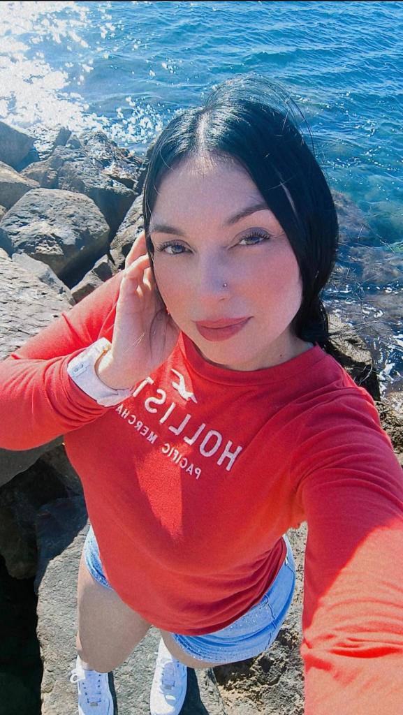 Chica busca chico en Alicante: Chica busca chico