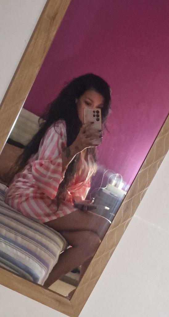 607255285: Chica busca chico en Valencia