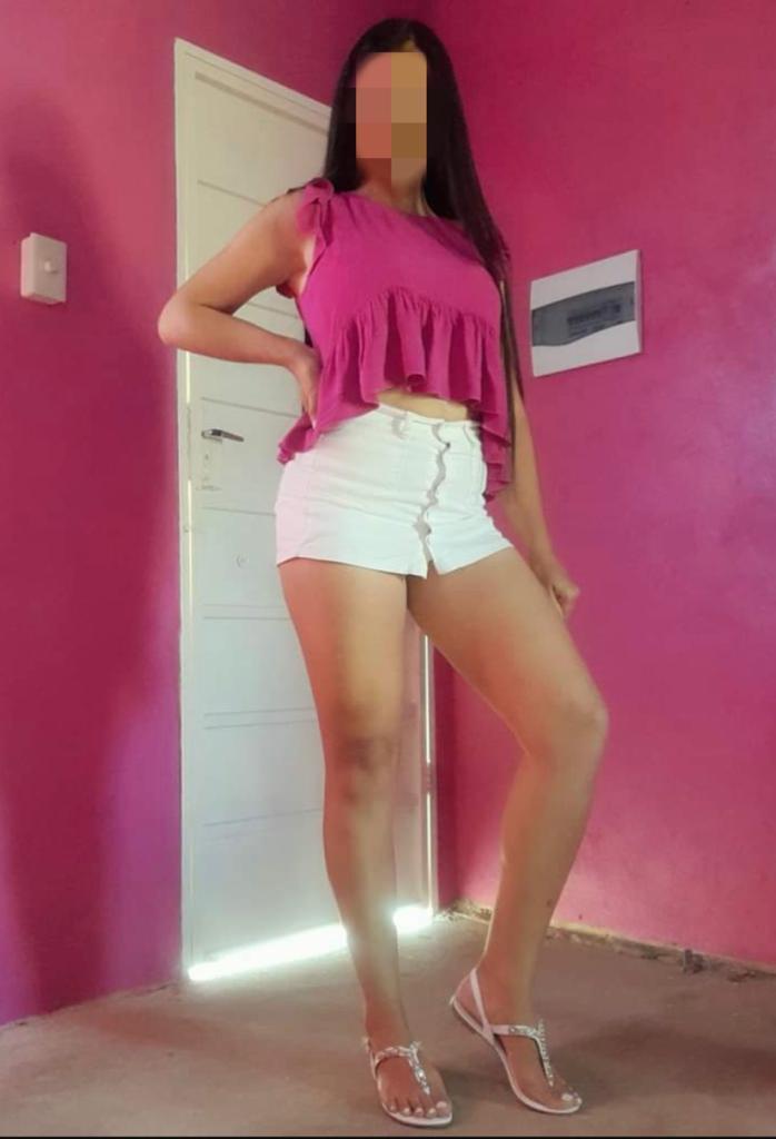 695239227: Chica busca chico en La Coruña