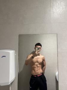 687204420: Chico busca chica en Barcelona