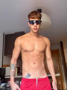 672190778: Chico busca chica en Barcelona