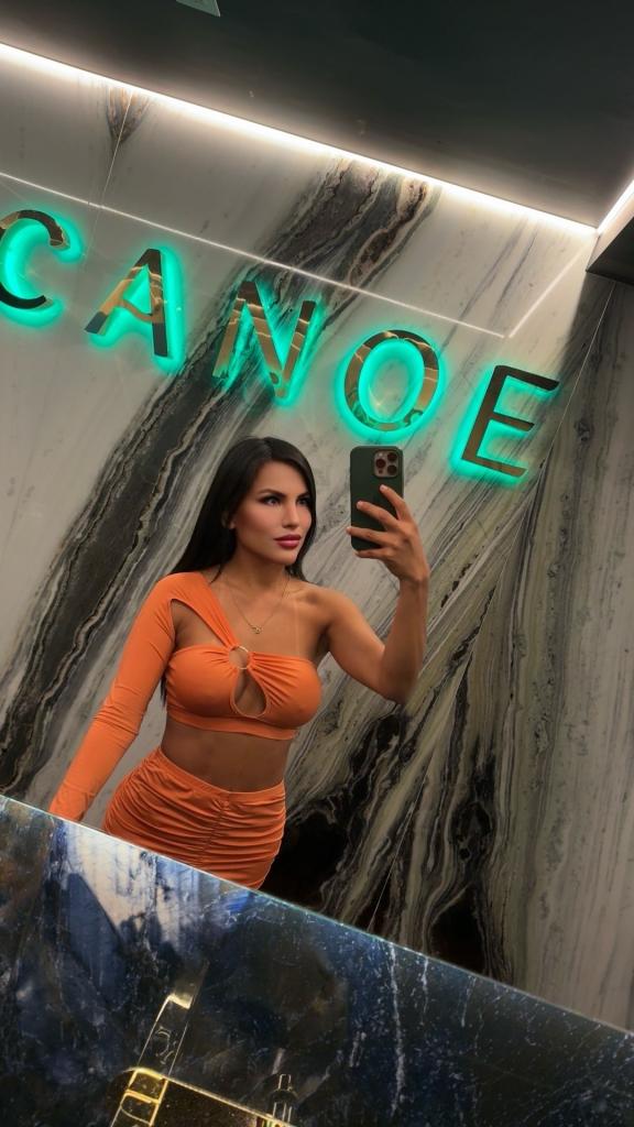 674297214: Chica busca chico en Barcelona