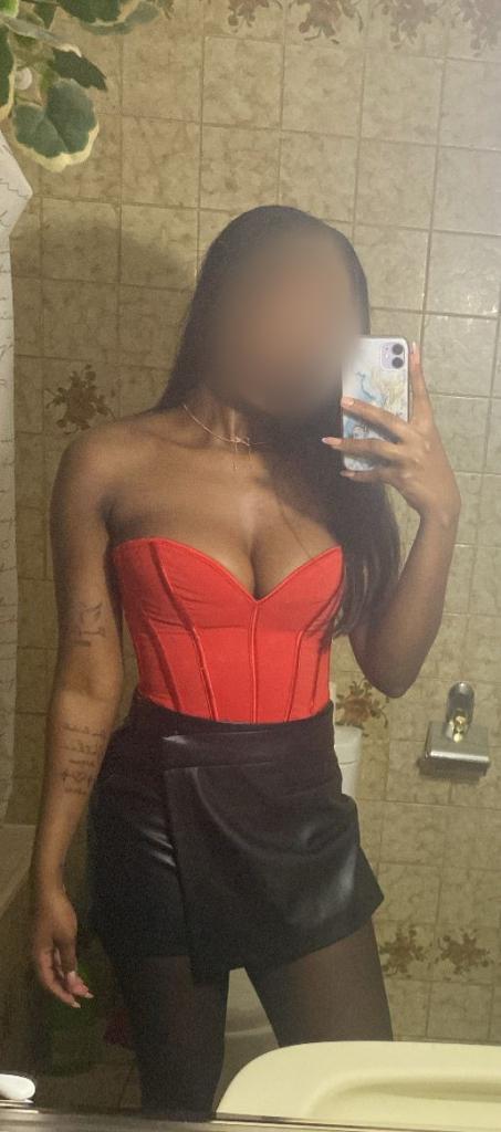 Chica busca chico en Alicante: Chica busca chico