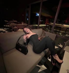 682554362: Chica busca chico en Barcelona