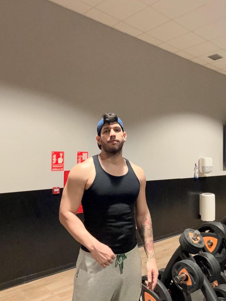 643852366: Chico busca chica en Granada