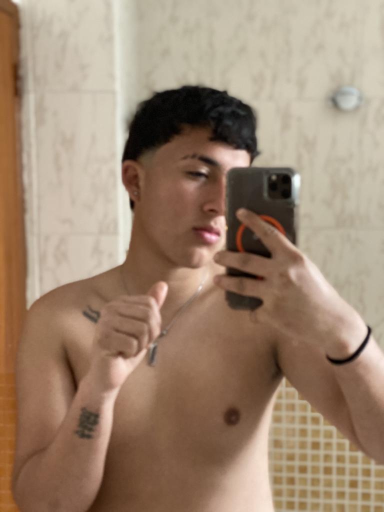 Chico busca chica en Sevilla: 