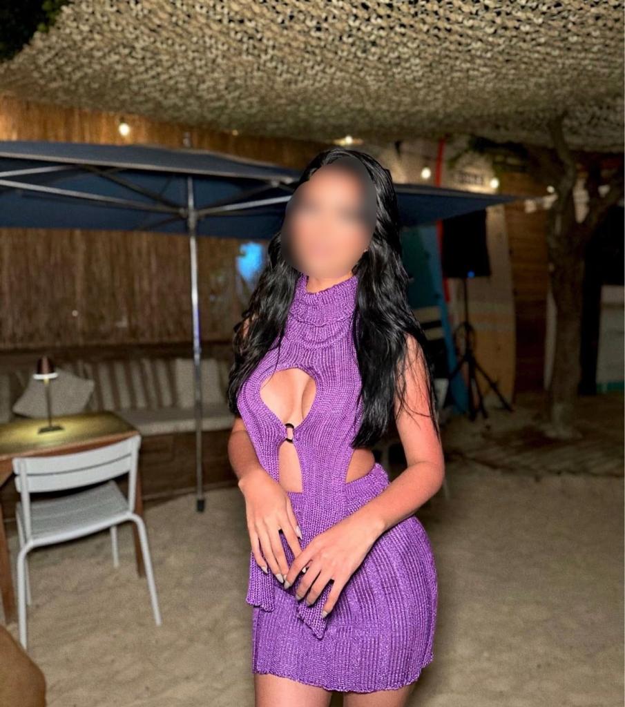 632077584: Chica busca chico en La Coruña