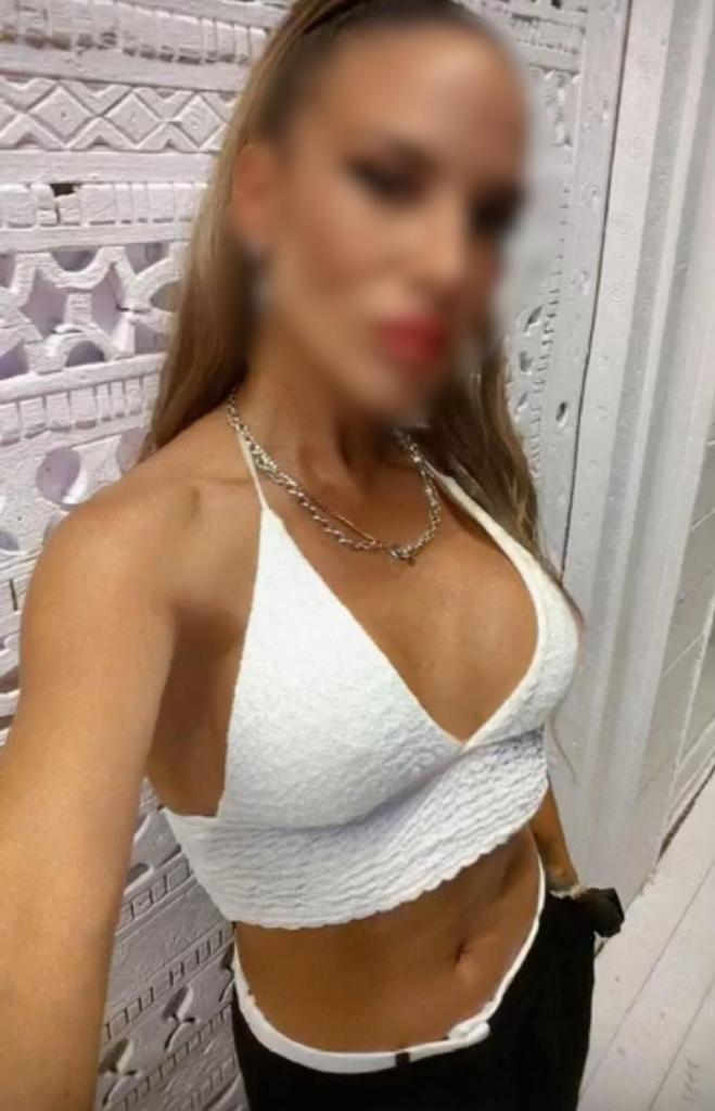 631326996: Chica busca chico en Murcia