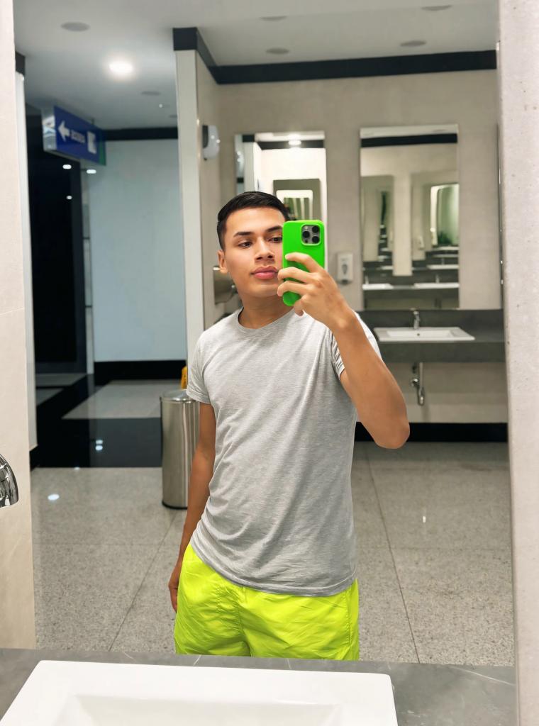 Chico busca chica en Málaga: 