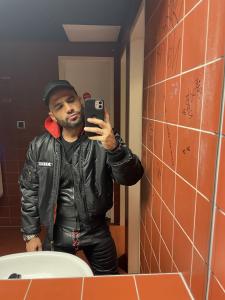 695865467: Chico busca chica en Málaga