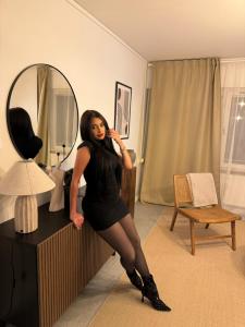 634832178: Chica busca chico en Sevilla