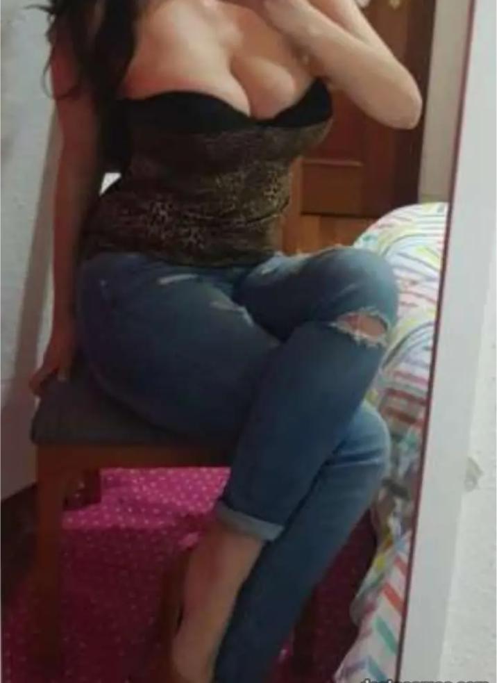 698257331: Chica busca chico en Sevilla
