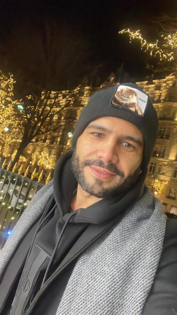 695865467: Chico busca chica en Málaga