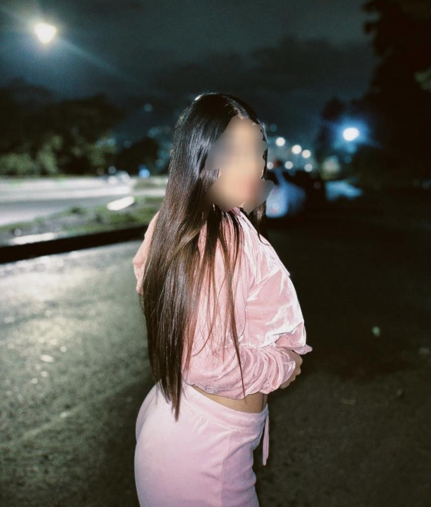 604388142: Chica busca chico en Pontevedra