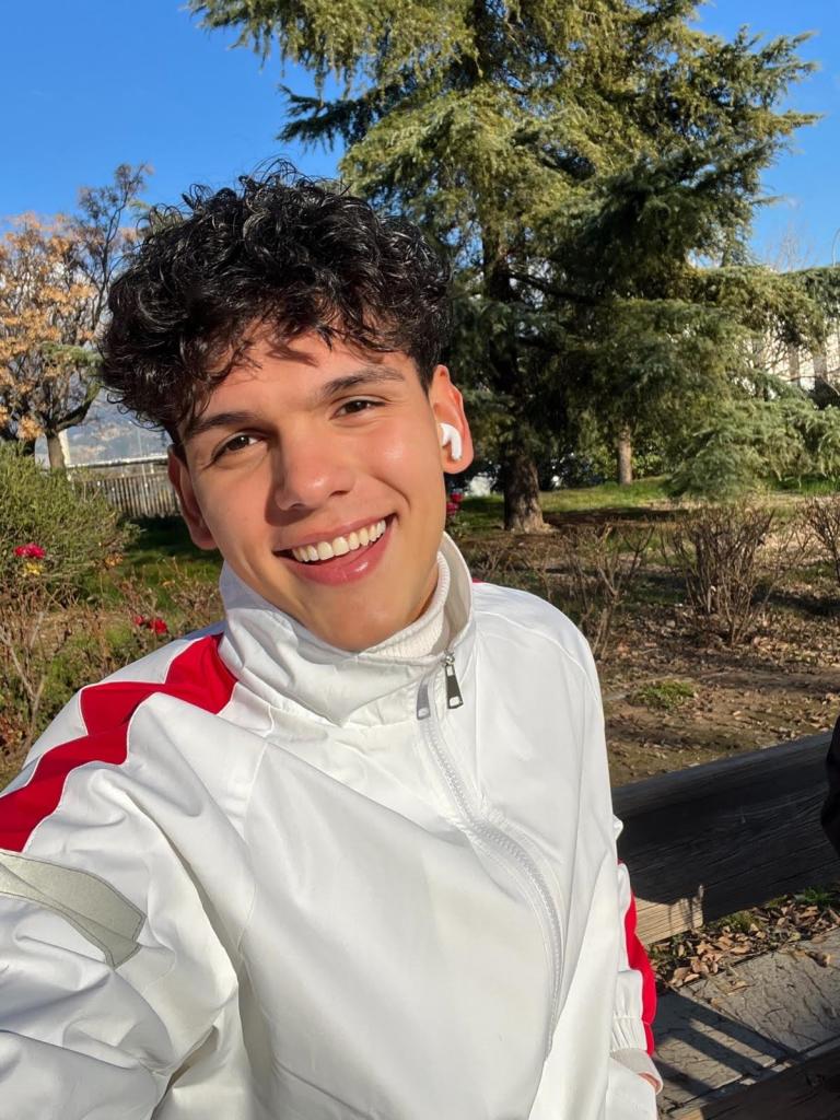 Chico busca chica en Granada: 