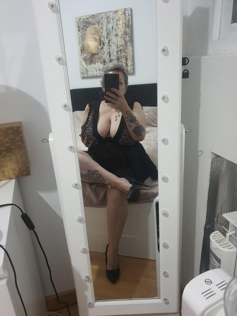 672508920: Chica busca chico en Madrid