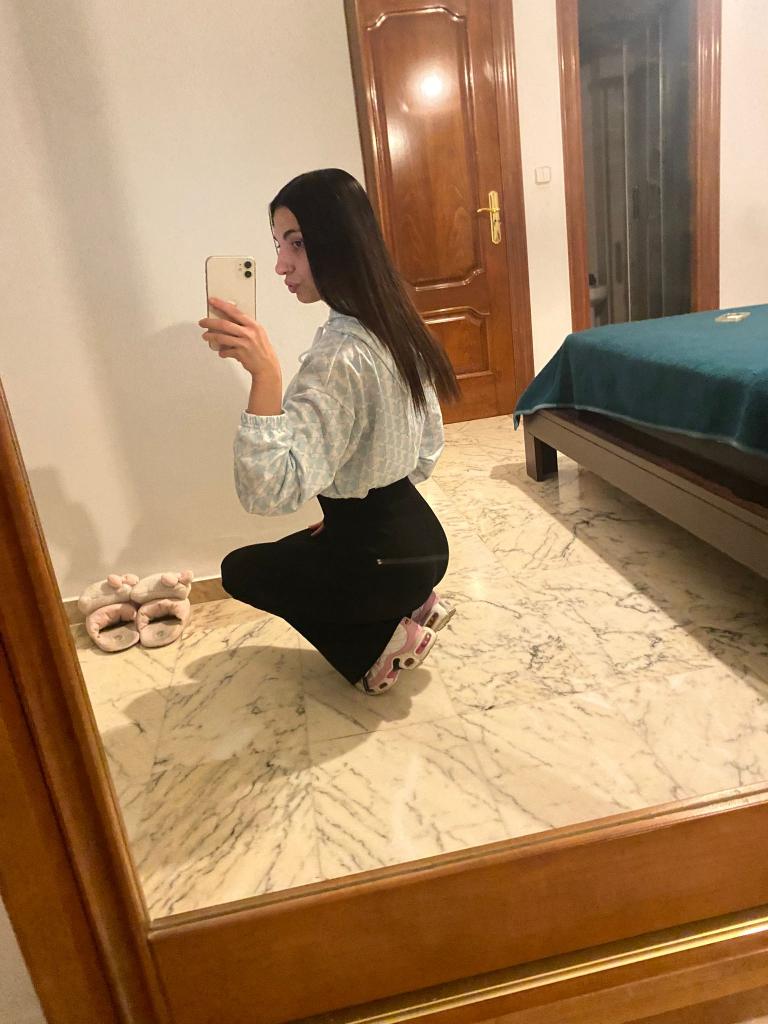643350345: Chica busca chico en Almería