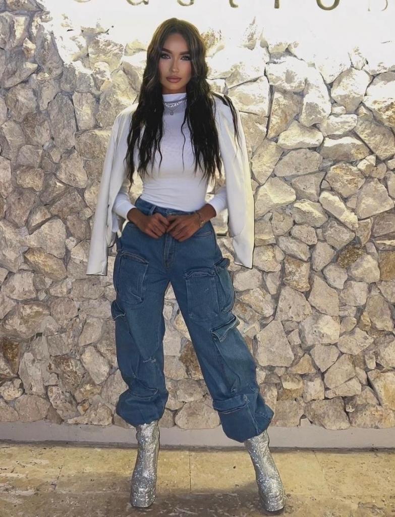 631632239: Chica busca chico en Barcelona