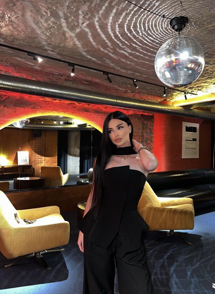 631382256: Chica busca chico en Málaga