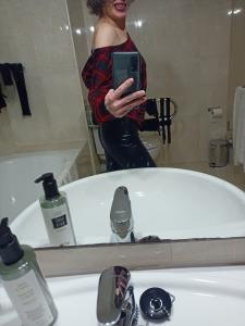 677384025: Chica busca chico en Tarragona