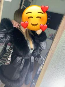 664350470: Chica busca chico en Barcelona