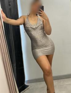 667425243: Chica busca chico en Barcelona