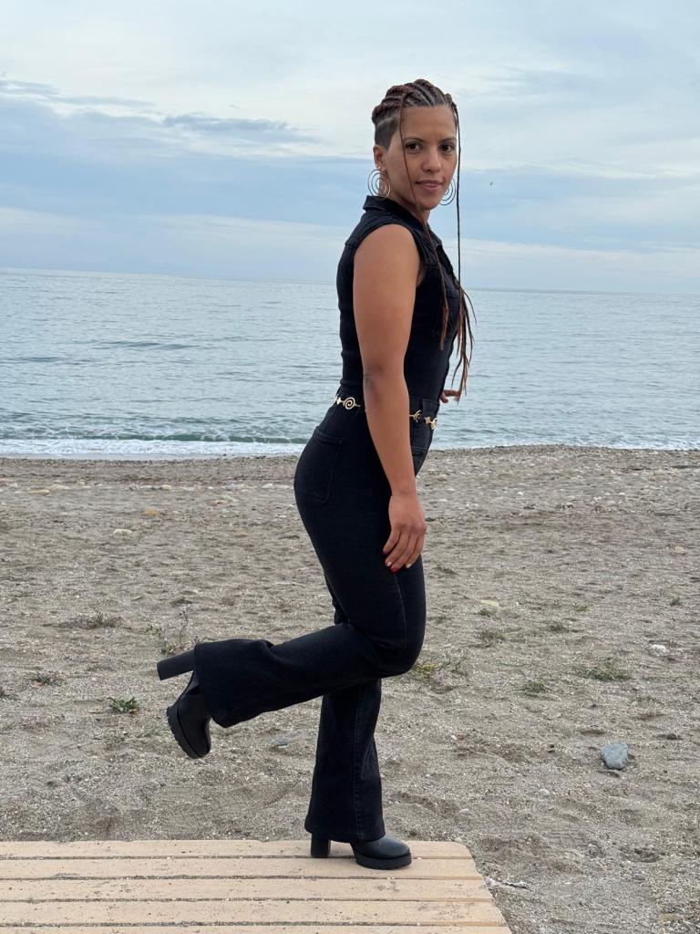 643463083: Chica busca chico en Alicante