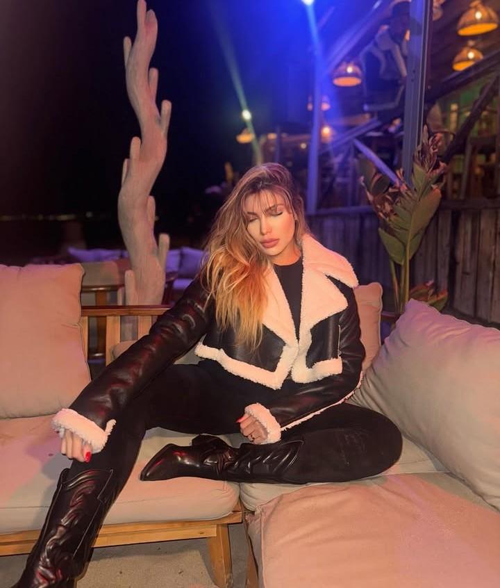 644784505: Chica busca chico en Mallorca