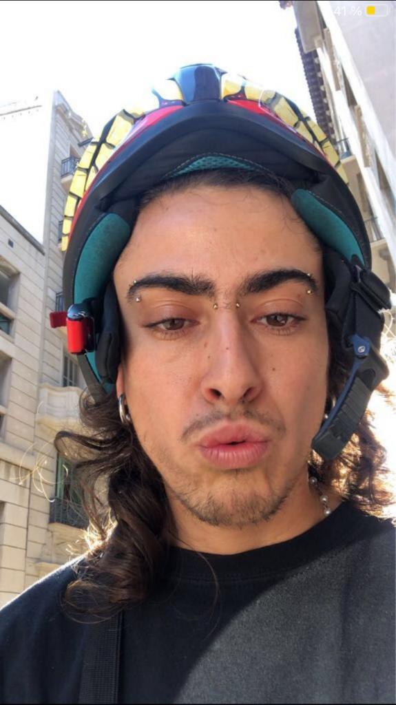 Chico busca chica en Granada: 