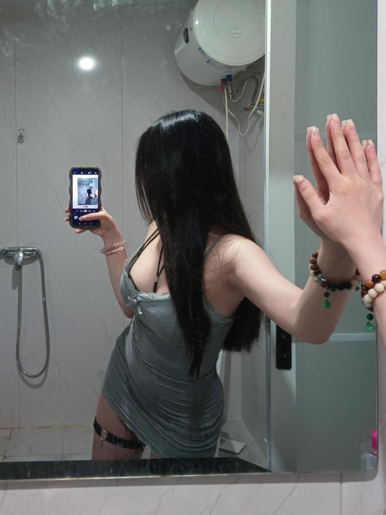 667717995: Chica busca chico en Madrid