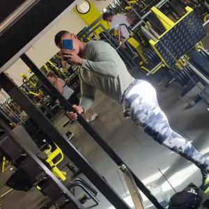 Chico busca chica en Sevilla: 