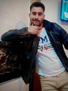 615974819: Chico busca chica en Barcelona