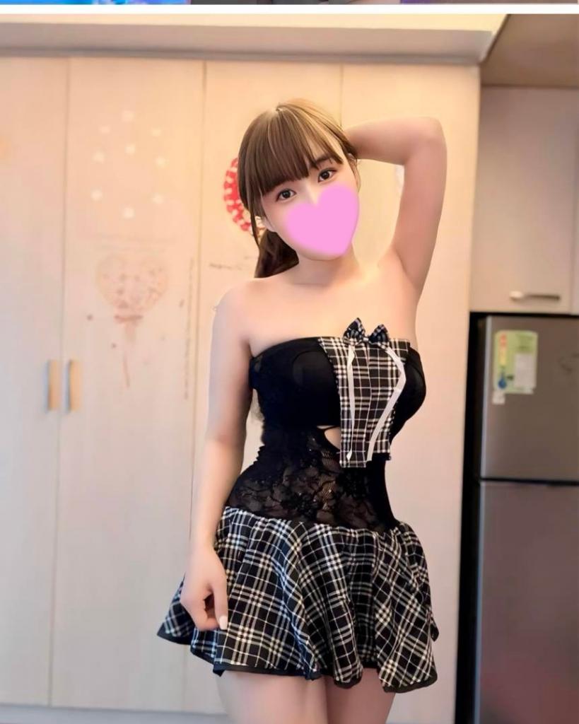 670756779: Chica busca chico en Barcelona