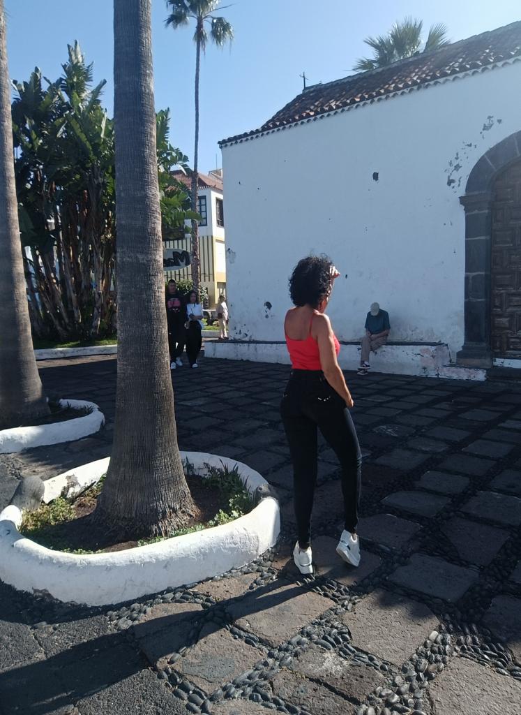 633029480: Chica busca chico en Tenerife