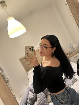 613816867: Chica busca chico en Sevilla