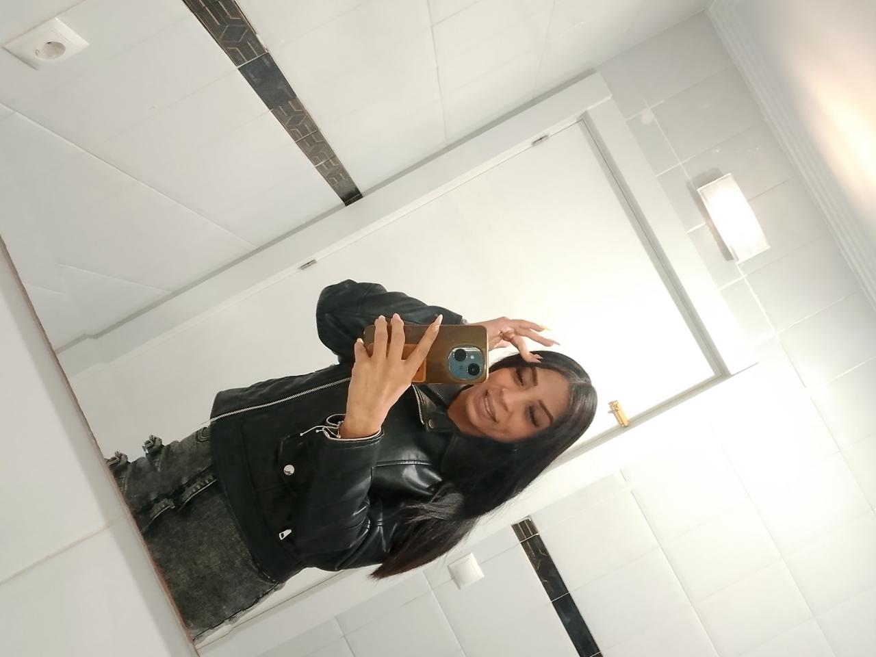 620231870: Chica busca chico en Sevilla