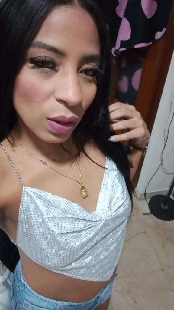 620231870: Chica busca chico en Sevilla