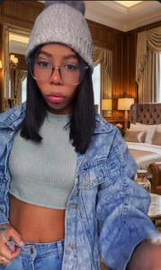 631757288: Chica busca chico en Barcelona