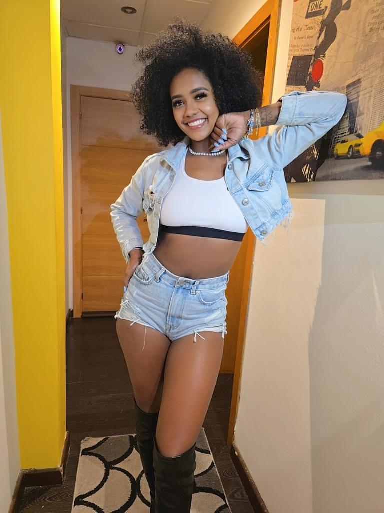 986419963: Chica busca chico en Pontevedra