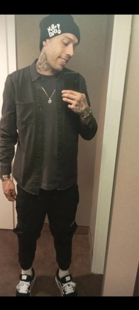 Chico busca chica en Granada: 