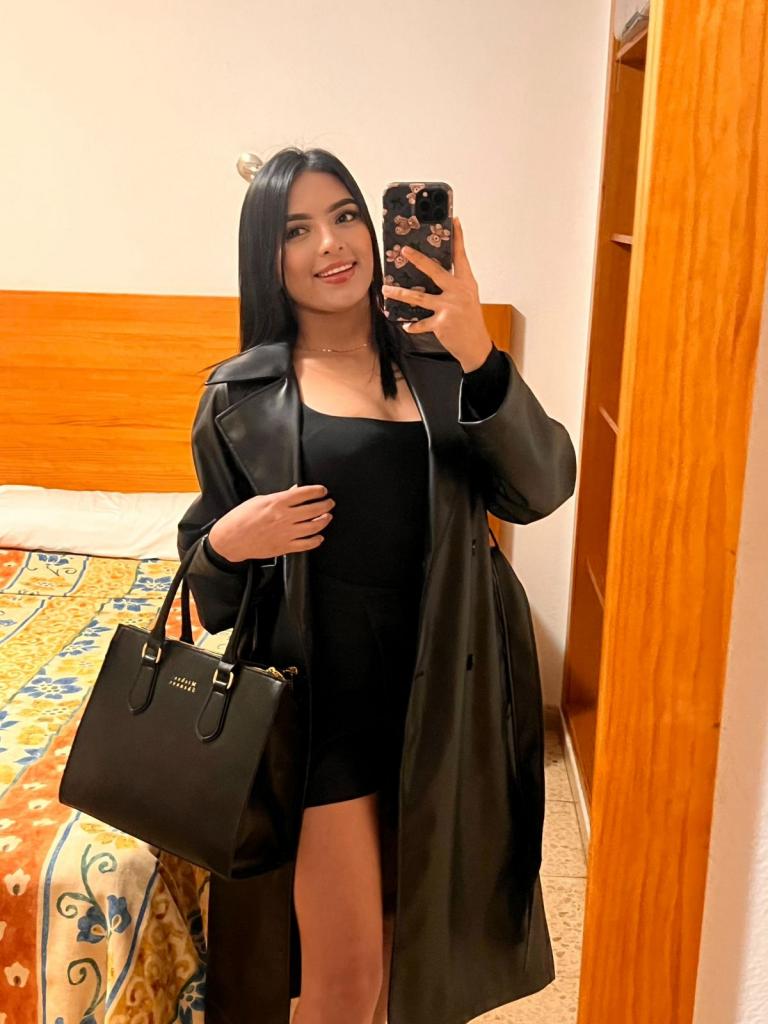 Chica busca chico en Ibiza: 