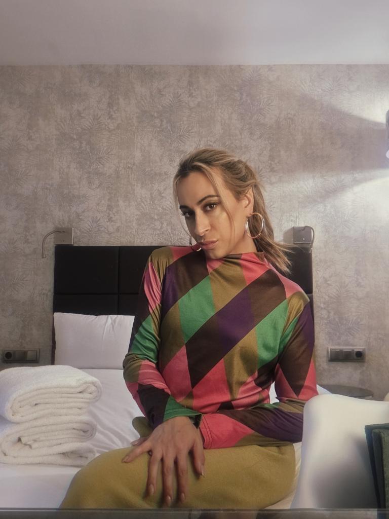 695376950: Transexual en Zaragoza